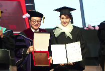 가수 박주희, 글로벌사이버대 학위수여식서 ‘이사장상 수상’…입학식 무대서 ‘선택하면 이루어진다’ 메시지